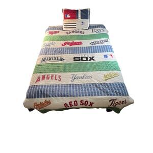 Pottery barn Kids twin size quilt 83 X 65.5 MLB sprts classic